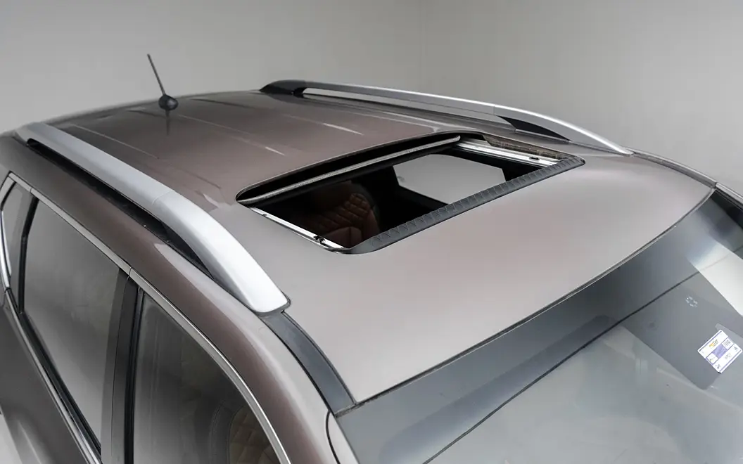 Mahindra Alturas G4 Sunroof