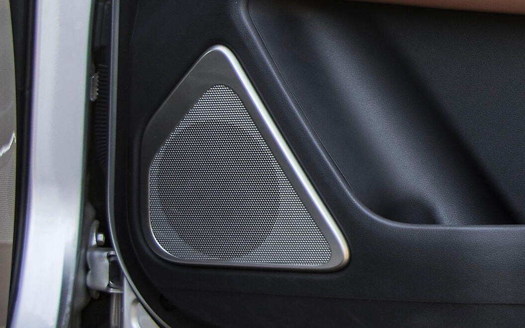 Mahindra Alturas G4 Front Speakers