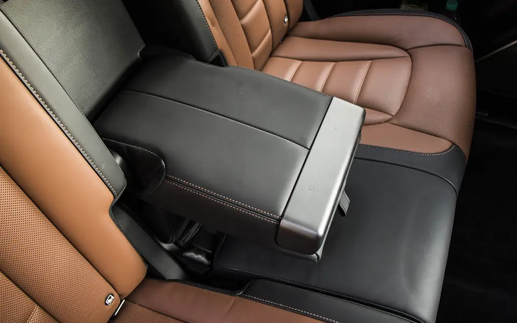 Mahindra Alturas G4 Arm Rest in Rear Passenger Seats