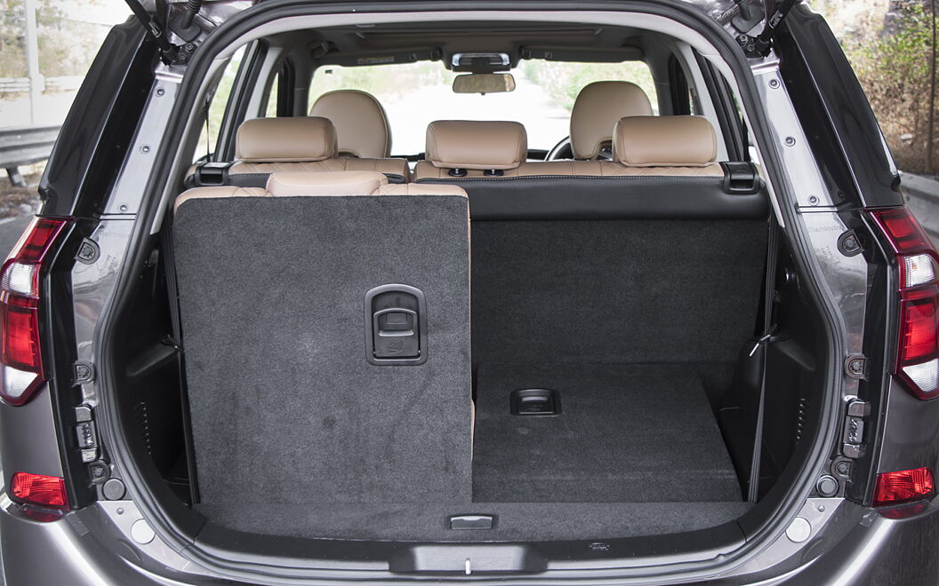 Mahindra XUV500 Bootspace with Split Seat Folded