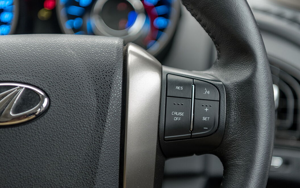 Mahindra XUV500 Steering Mounted Controls - Right