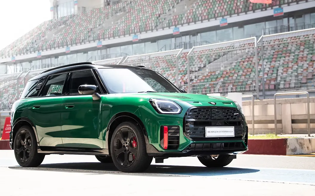 Mini Countryman Front Right View