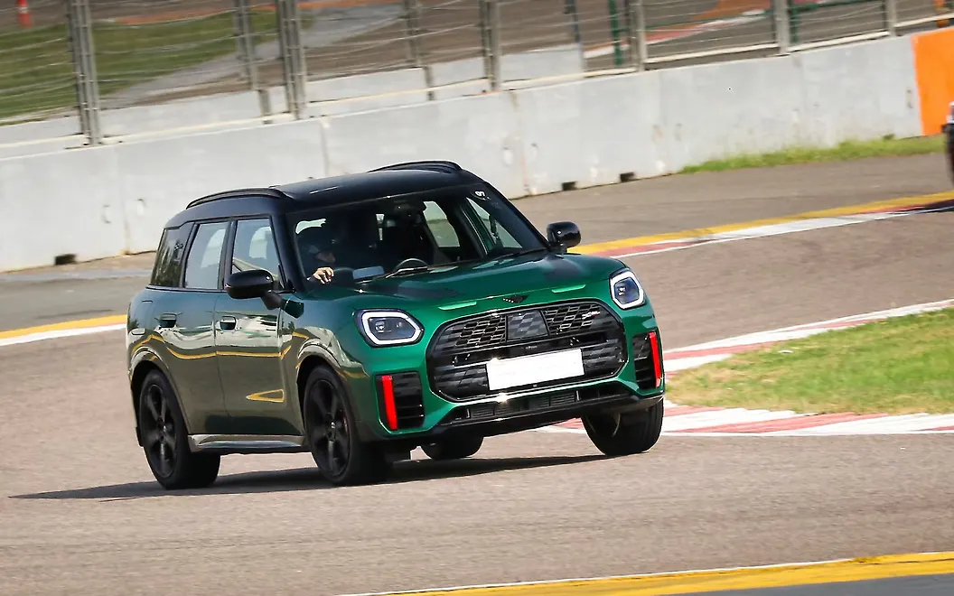 Mini Countryman Front Right View