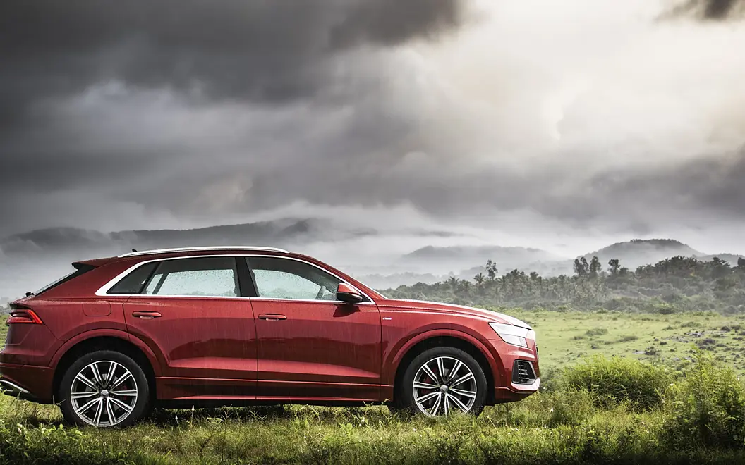 Audi Q8 Right View