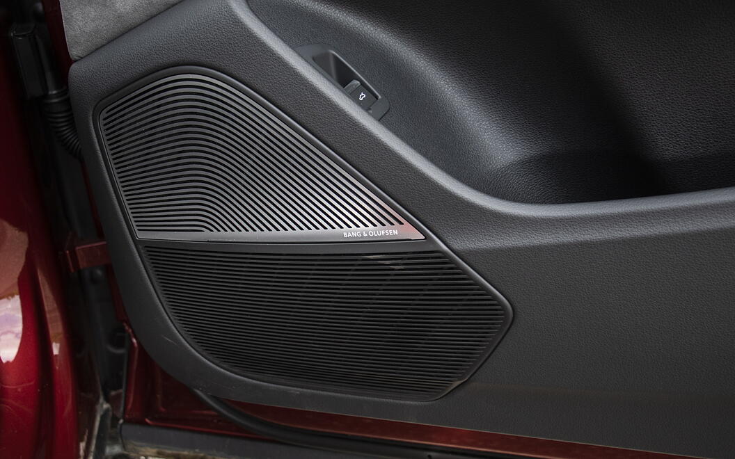 Audi Q8 Front Speakers