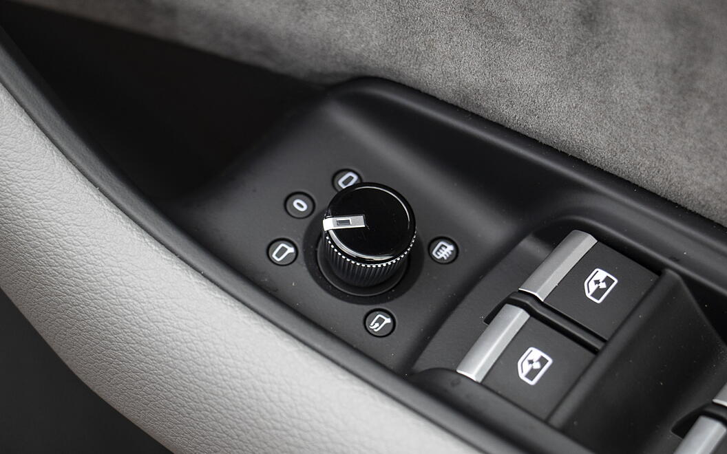 Audi Q8 ORVM Controls