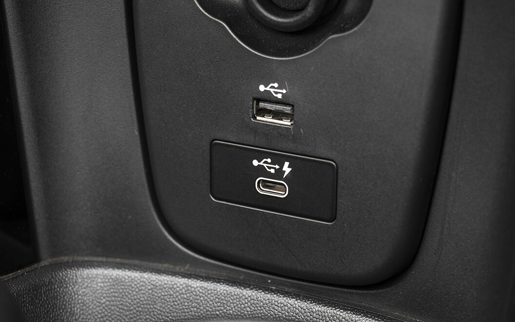 MINI Cooper Convertible USB / Charging Port