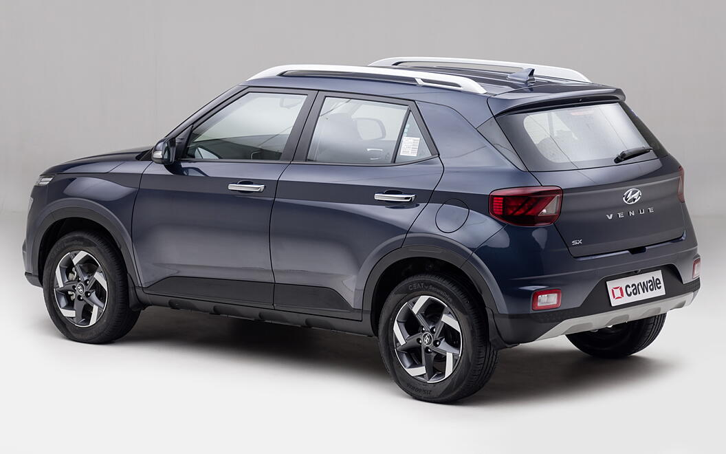 Compare Hyundai Creta vs Toyota Urban Cruiser Hyryder vs Hyundai Venue ...