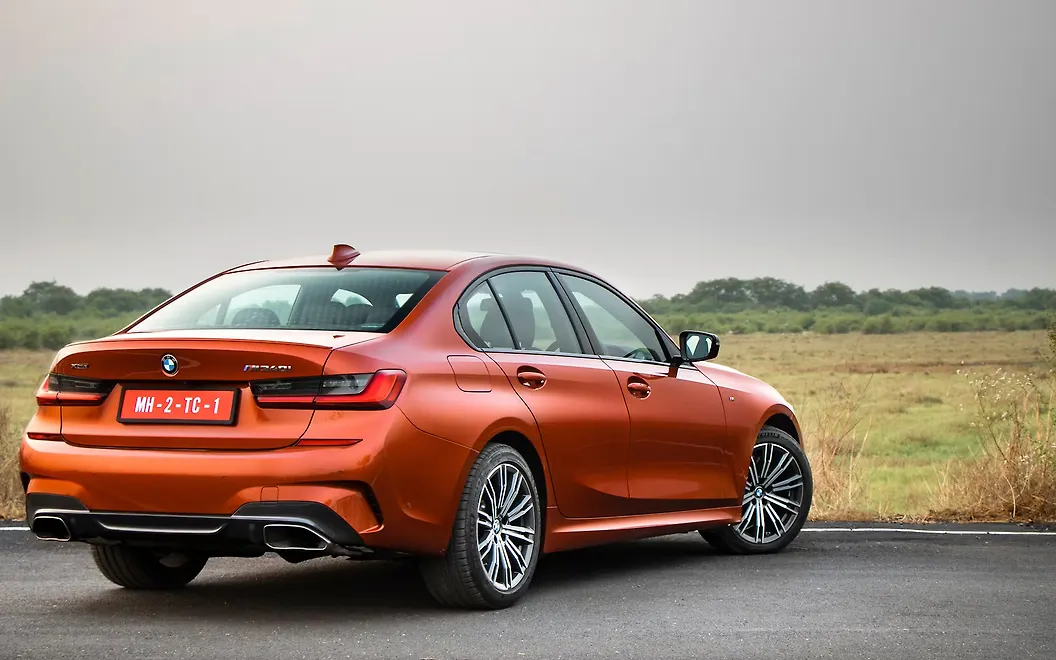 BMW 3 Series Right Rear View