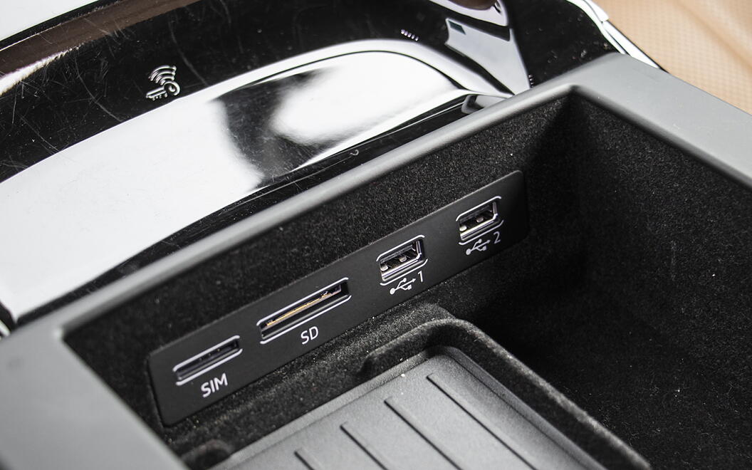 Audi A8 L [2018-2022] USB / Charging Port