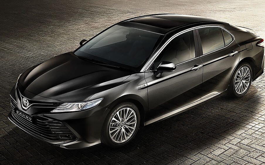 Toyota Camry [2019-2022] Front Left View