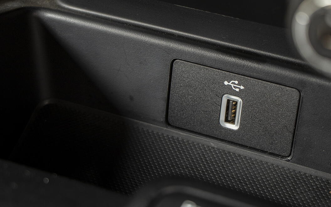 Ford Endeavour USB / Charging Port