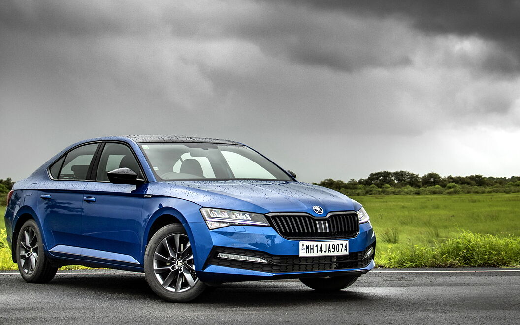 Skoda Superb [2020-2023] Front Right View