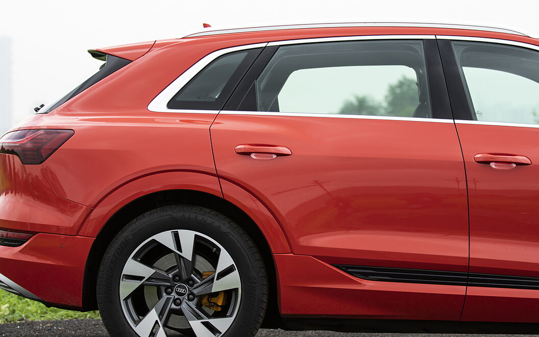 Audi e-tron Side Top