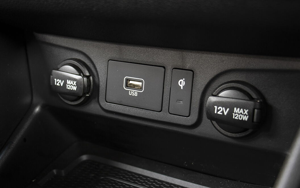 Hyundai Tucson [2020-2022] USB / Charging Port