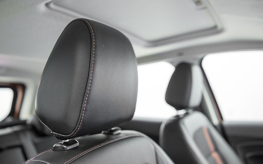 Ford EcoSport - Front Seat Headrest