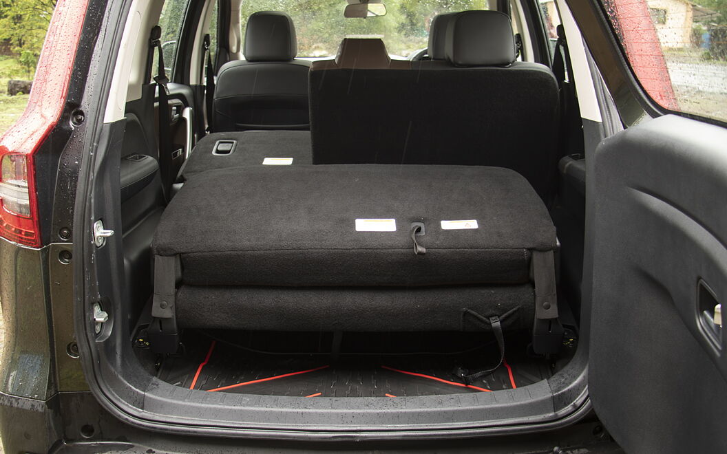 Mahindra Scorpio N Bootspace with Split Seat Folded