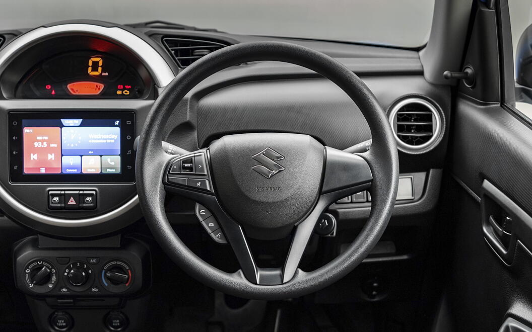 https://imgd-ct.aeplcdn.com/1056x660/n/cw/ec/40726/s-presso-interior-steering-wheel.jpeg?q=75