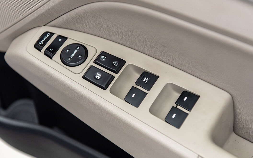 Hyundai Elantra Driver Window Controls