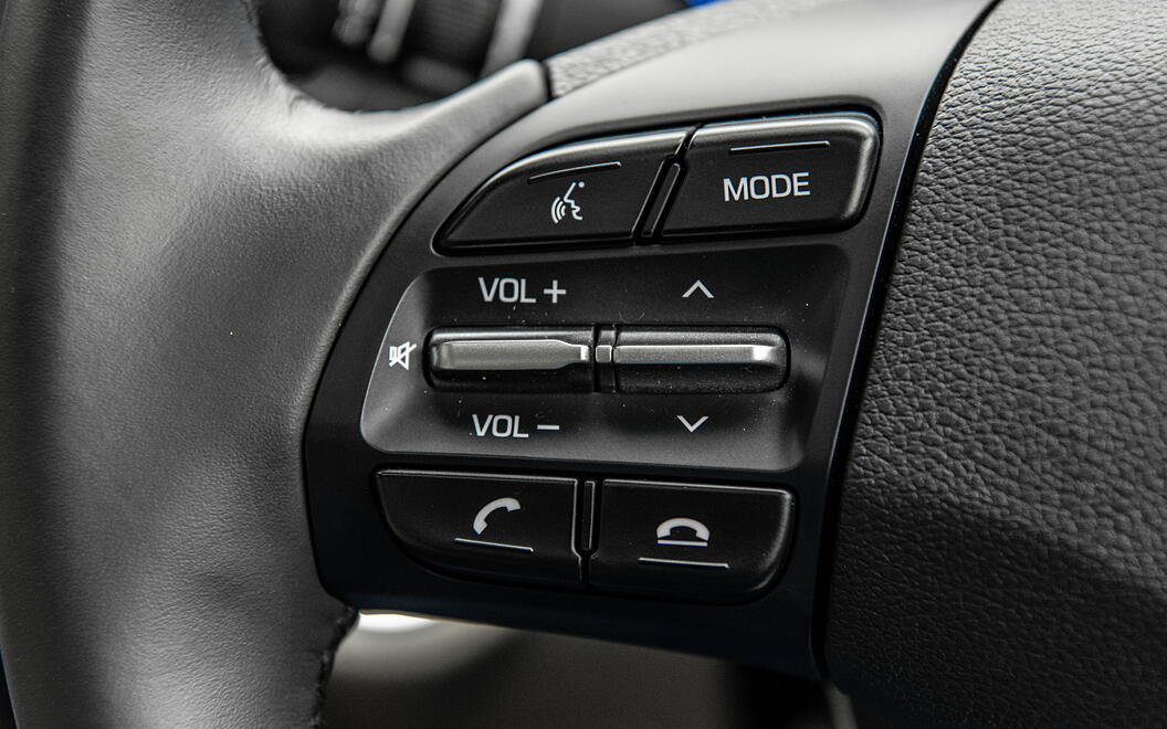 Hyundai Elantra Steering Mounted Controls - Left