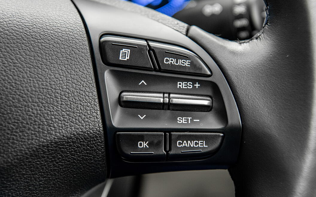 Hyundai Elantra Steering Mounted Controls - Right