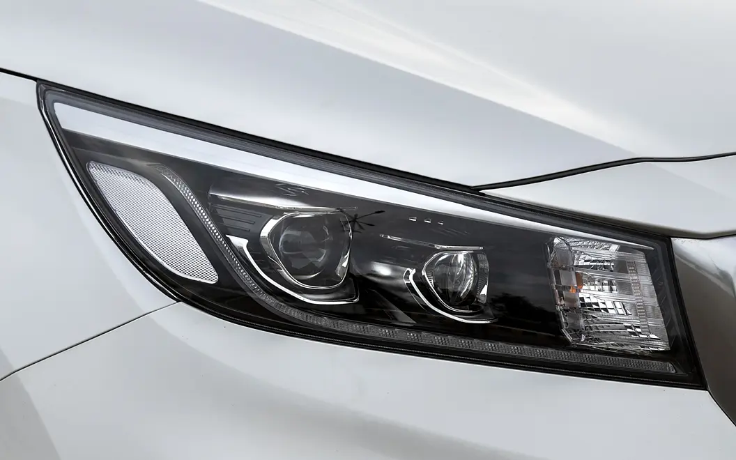 Kia Carnival Head Light