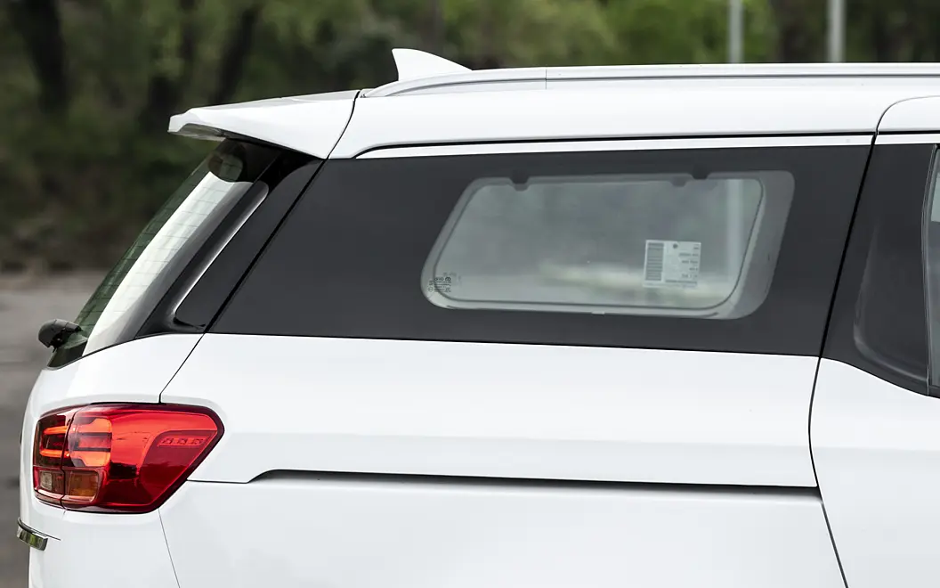 Kia Carnival Side Rear View