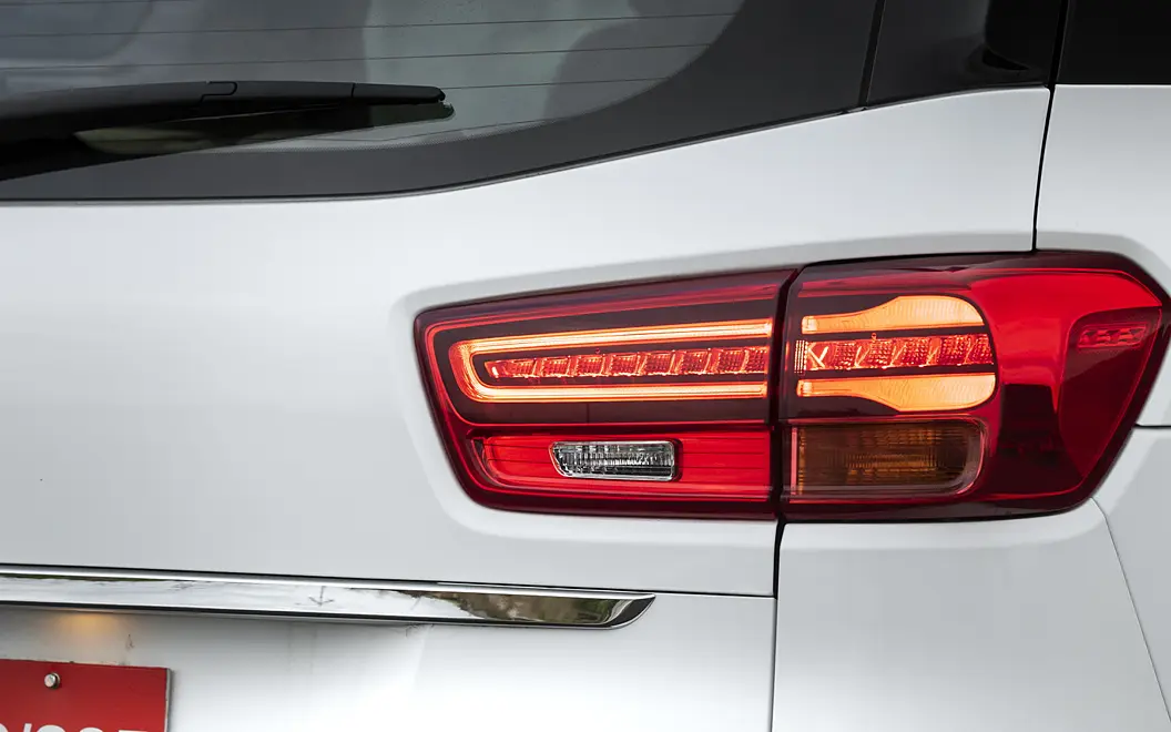 Kia Carnival Tail Light