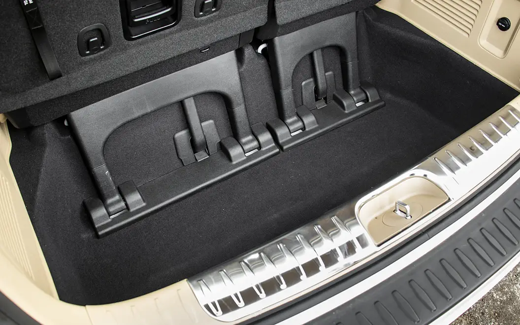 Kia Carnival Bootspace