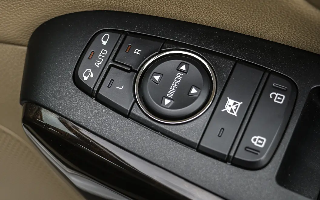 Kia Carnival ORVM Controls