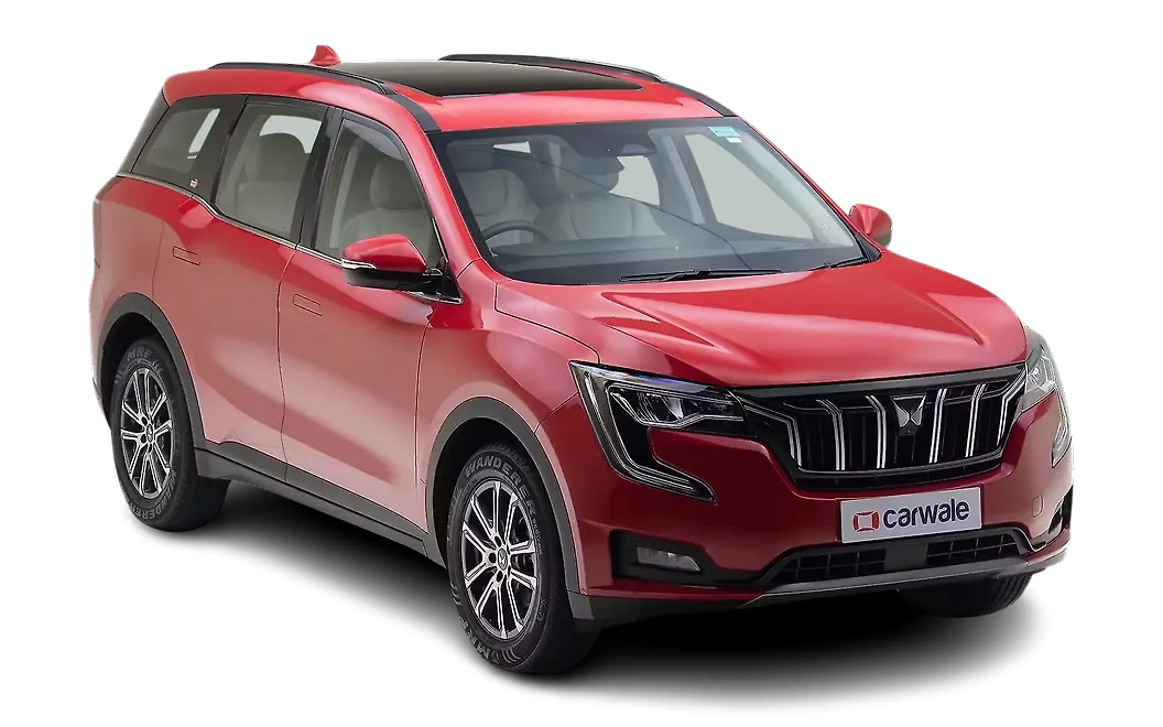 Mahindra XUV700 Front Right View