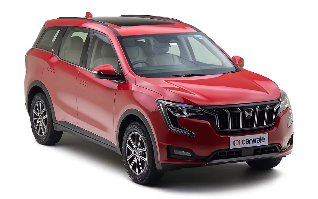 Mahindra XUV700 Front Right View