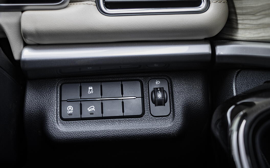 Mahindra XUV700 Dashboard Switches