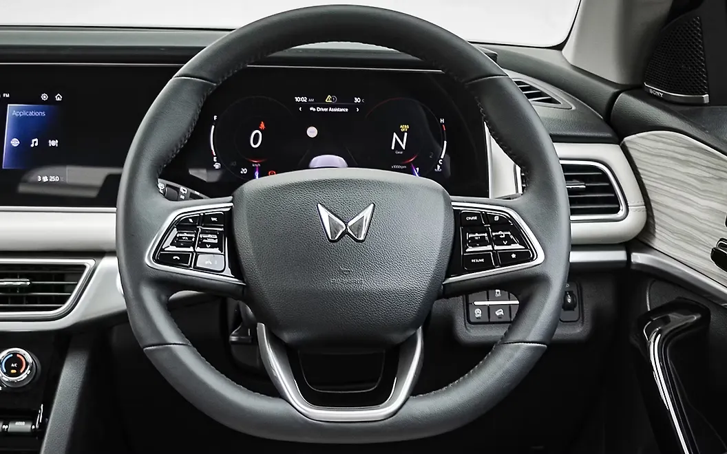 Mahindra XUV700 Steering