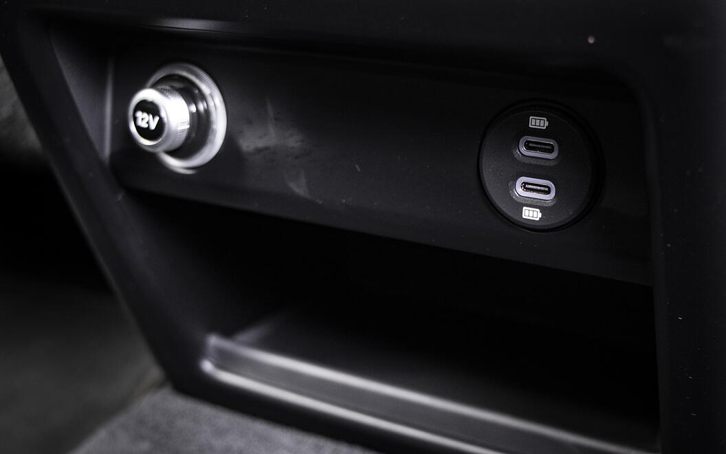 Porsche Cayenne Coupe USB / Charging Port