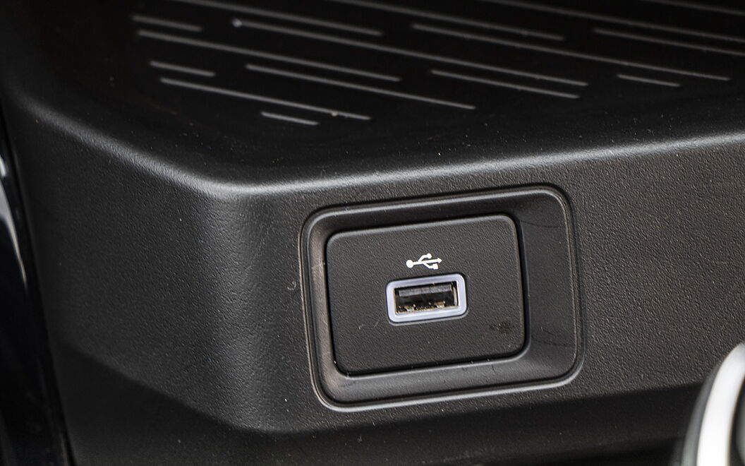 Renault Kiger [2021-2022] USB / Charging Port