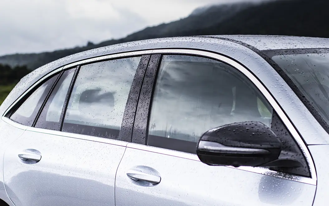 Mercedes-Benz EQC Side Top