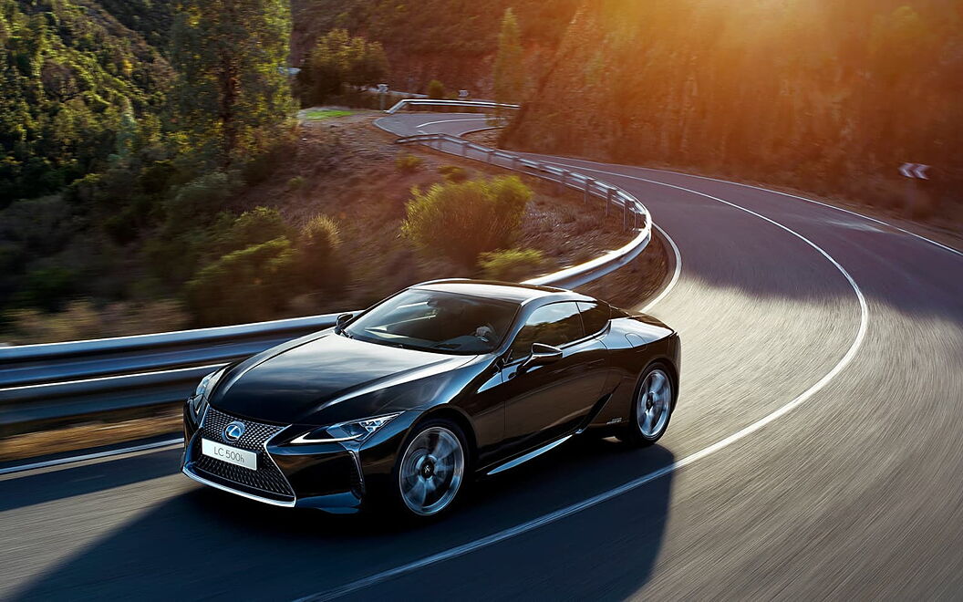 LC 500h Front Left View