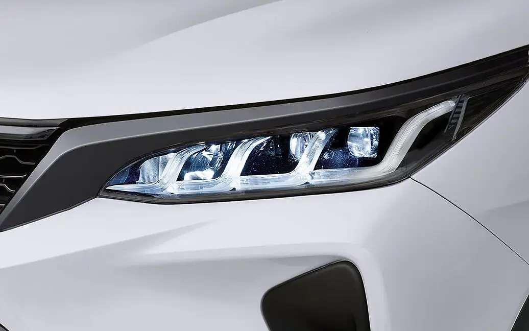 Toyota Fortuner Head Light