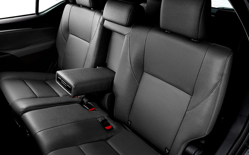 Toyota Fortuner Arm Rest in Last Row Seats