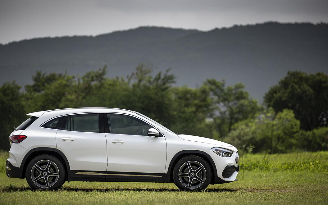 Mercedes-Benz GLA Right View