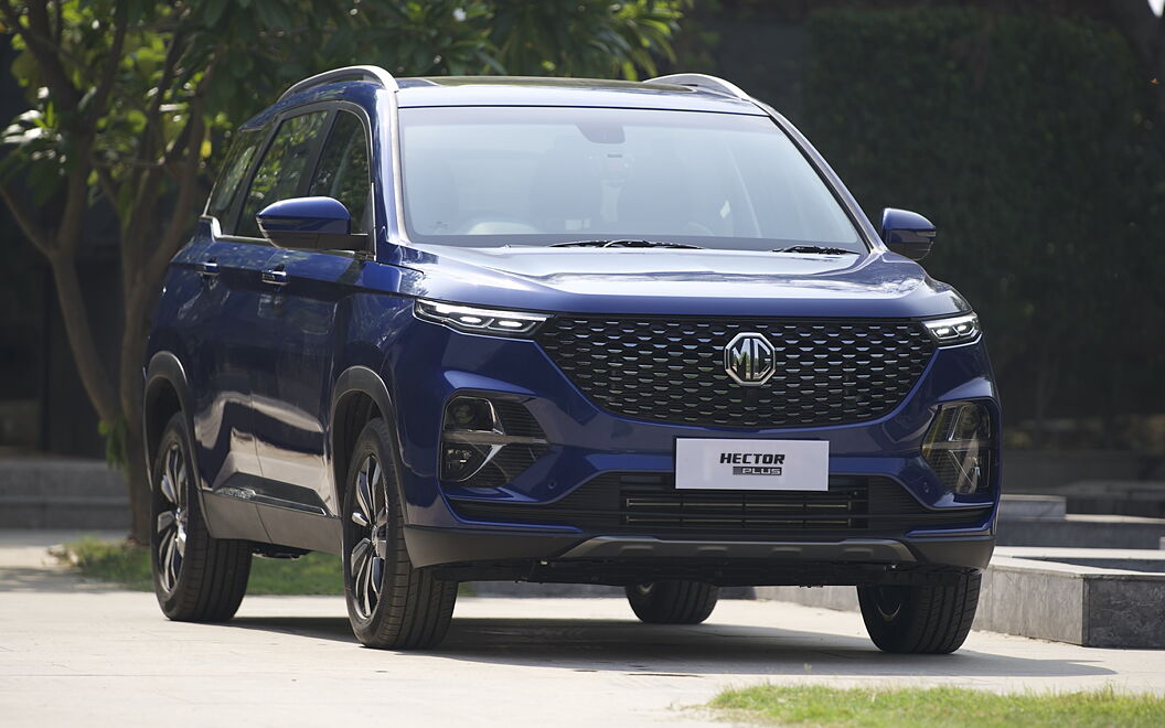 MG Hector Plus [2020-2023] Front Right View