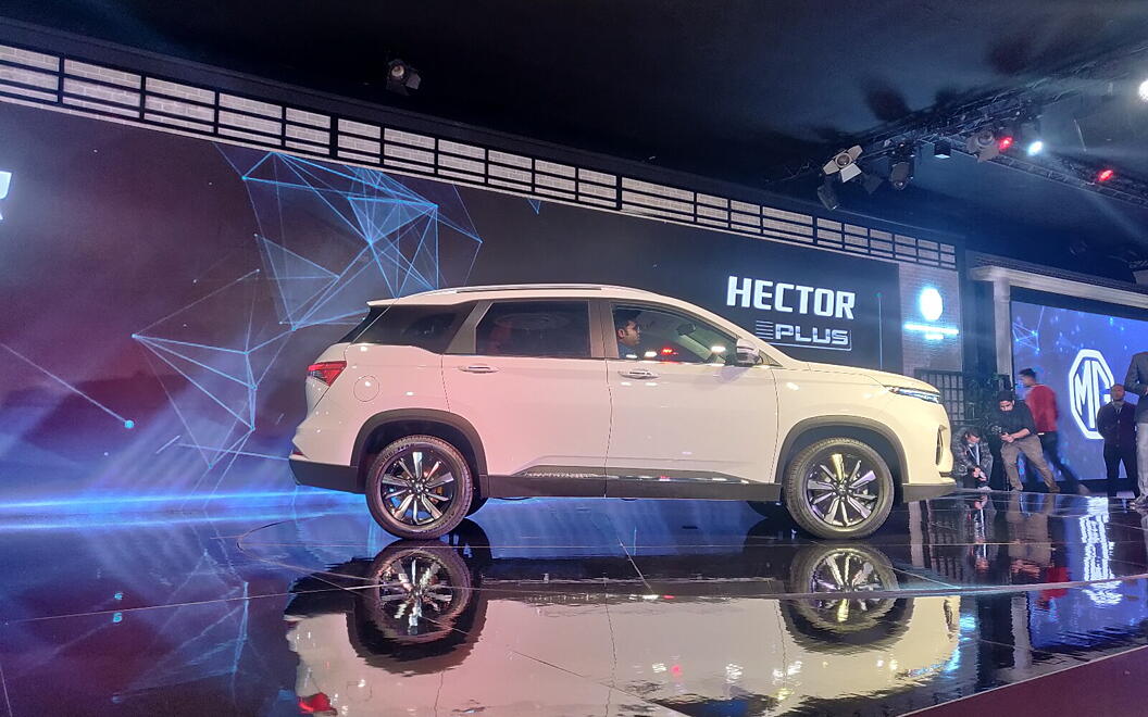 MG Hector Plus Right Side