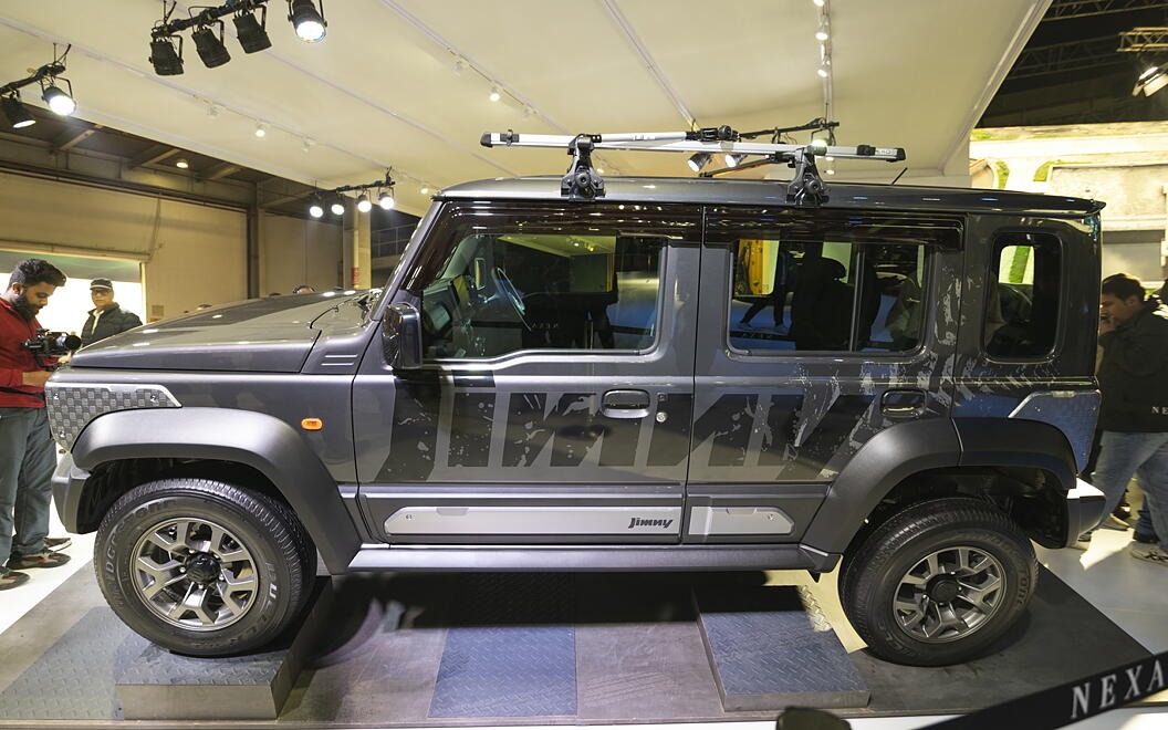 https://imgd-ct.aeplcdn.com/1056x660/n/cw/ec/45299/jimny-exterior-left-side-view-32.jpeg?isig=0&q=75