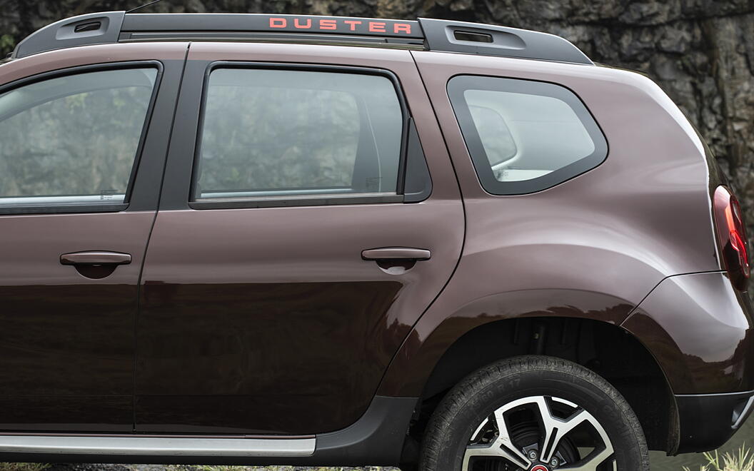 Renault Duster Side View