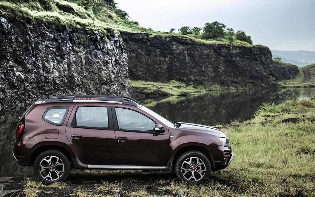Renault Duster Right View