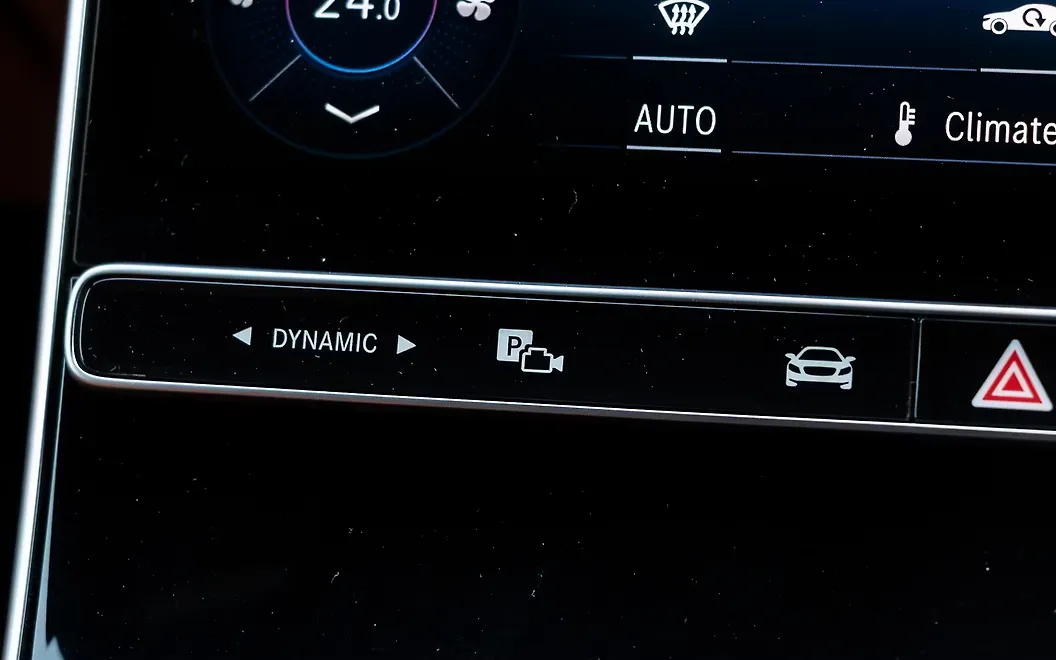 MercedesBenz SClass Infotainment Display 37 MercedesBenz SClass