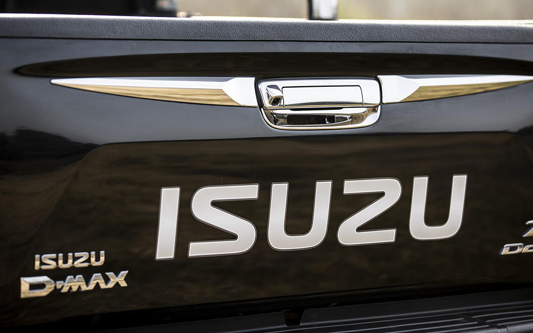 Isuzu D-Max Brand Logo