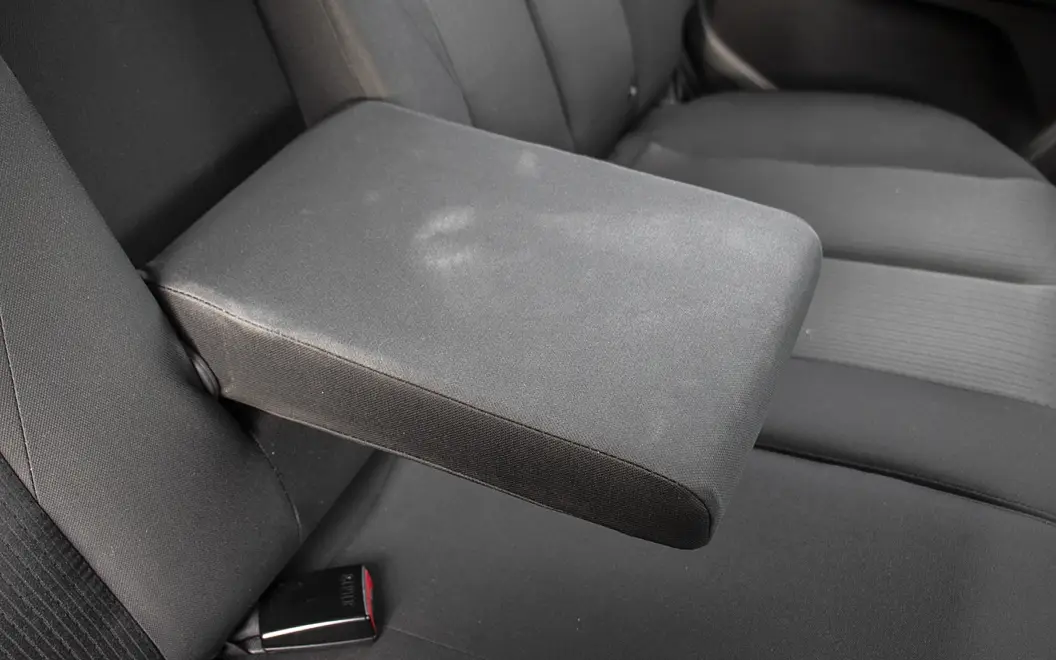 Isuzu D-Max Arm Rest in Rear Passenger Seats