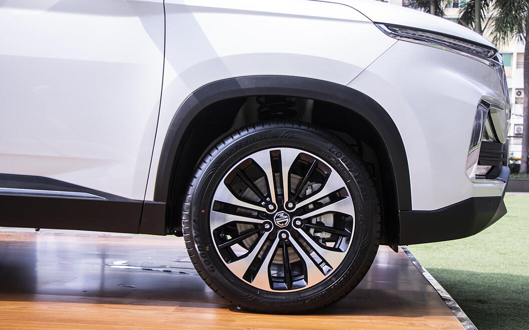 MG Hector Tyre